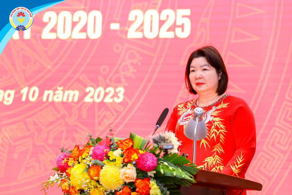 Đồng chí Cao Xuân Thu Vân được bầu giữ chức Chủ tịch Liên minh Hợp tác xã Việt Nam