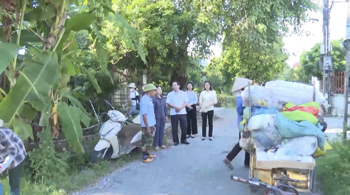 Hợp tác xã thu gom rác thải sinh hoạt xã Đông Kinh  góp phần thay đổi diện mạo địa phương