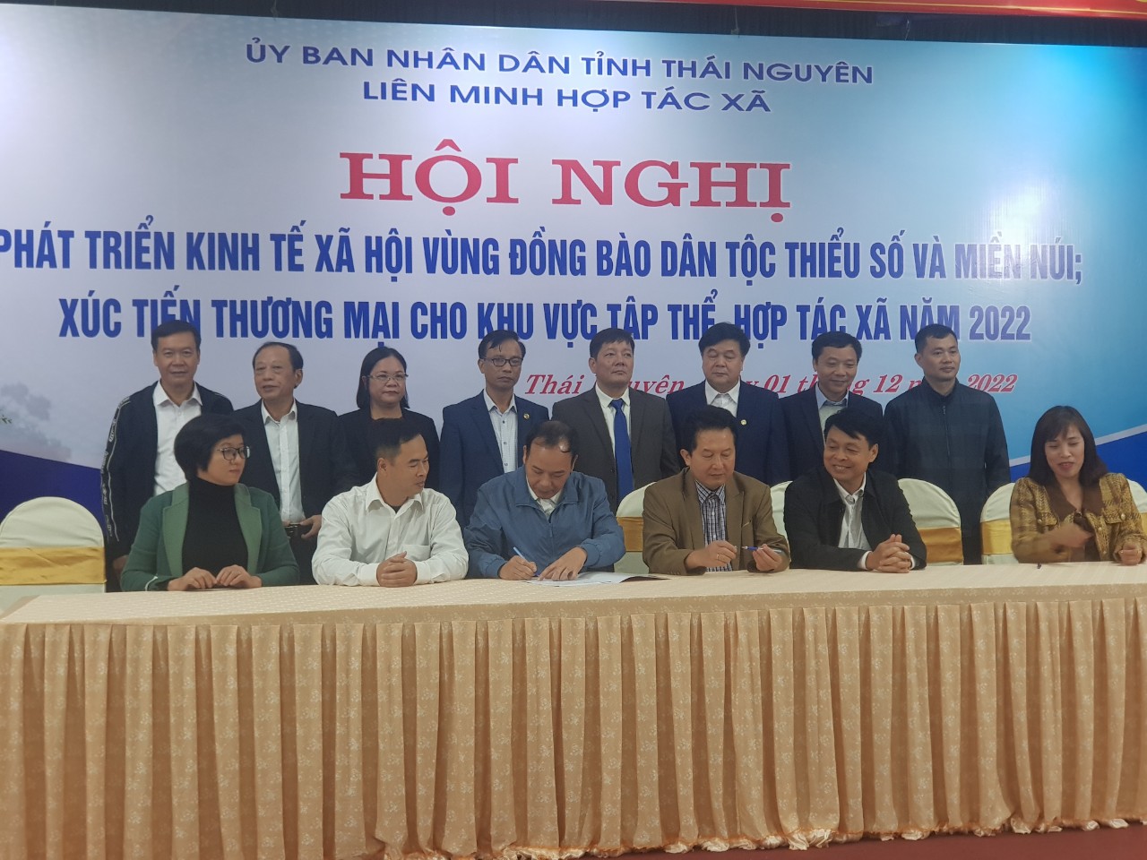 Lãnh đạo Liên minh Hợp tác xã tỉnh Thái Bình tham dự Hội nghị xúc tiến thương mại và tuần lễ trưng bày sản phẩm tại tỉnh Thái Nguyên