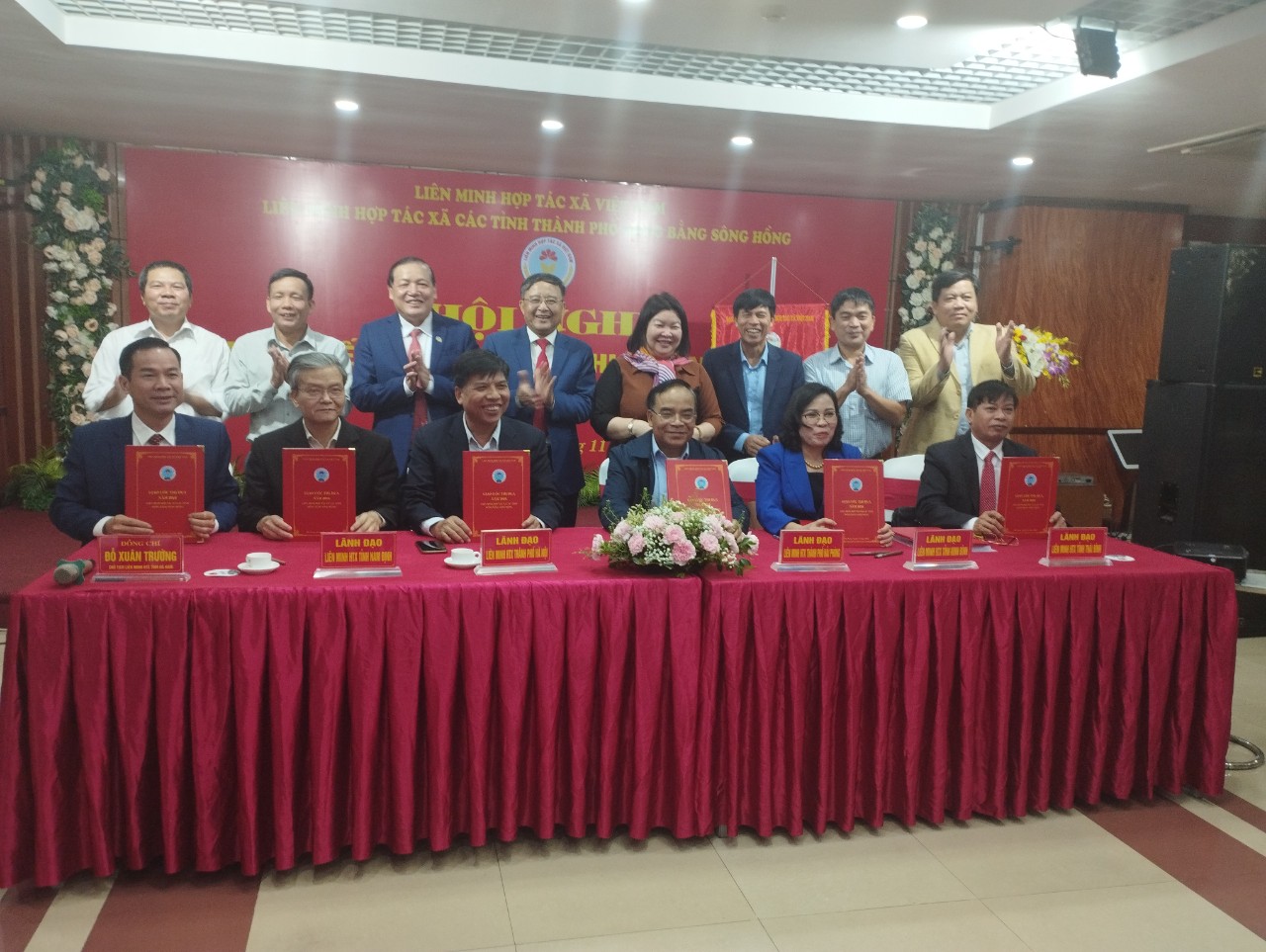Liên minh Hợp tác xã các tỉnh, thành phố Cụm Đồng bằng Sông Hồng  Tổng kết phong trào thi đua năm 2023, nhiệm vụ trọng tâm năm 2024  và Tổ chức Hội nghị xúc tiến thương mại, kết nối sản xuất,  tiêu thụ sản phẩm cho các hợp tác xã năm 2023