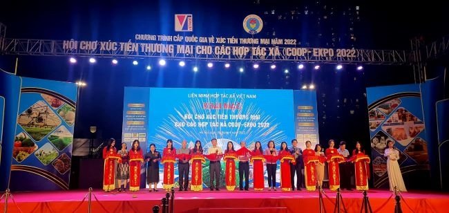 Liên minh Hợp tác xã tỉnh Thái Bình tham gia Hội chợ xúc tiến thương mại cho các Hợp tác xã Coop-Expo năm 2022.
